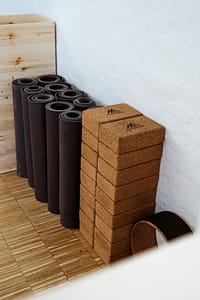 Props – Equipment für Workshops und Bewegung (z. B. Yogamatten & Korkblöcke)
